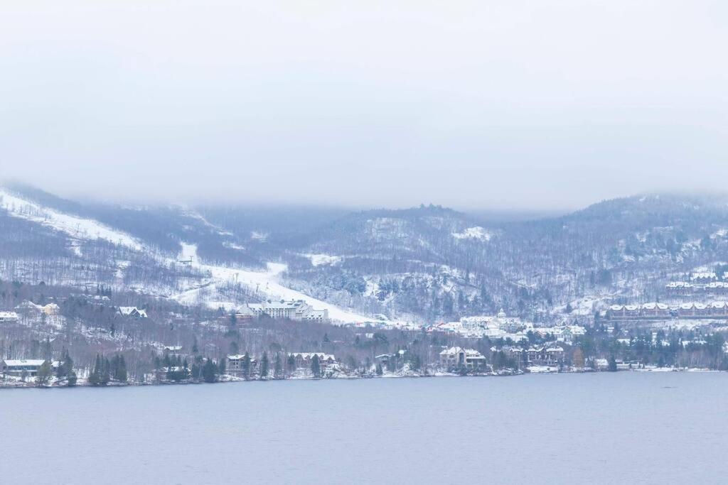 Serenity By The Slopes: Tremblant Waterfront Condo モントランブラン エクステリア 写真